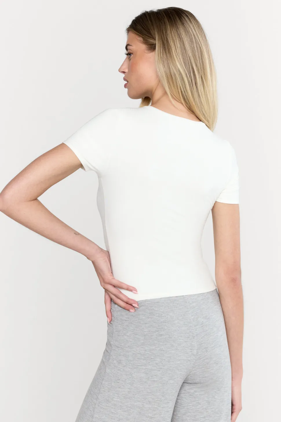 365 Sculpting Lounge Short Sleeve T-Shirt - Coconut Milk